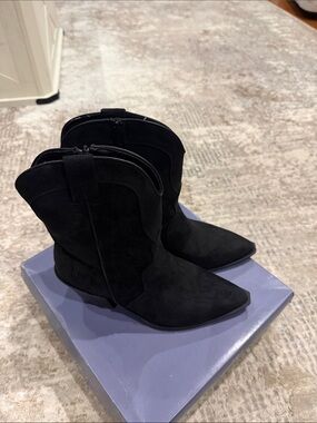 Universal Thread Black Suede Pointed-Toe Ankle Booties